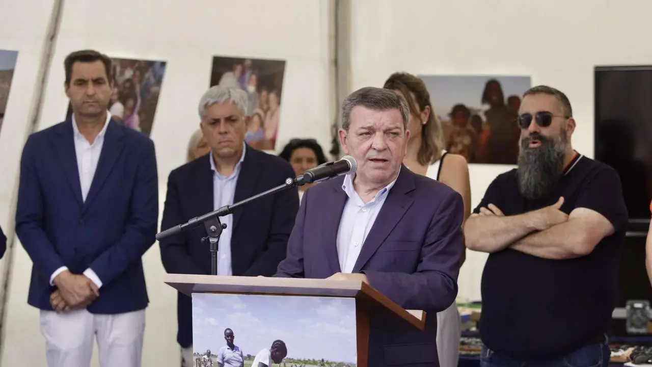 Peio Garc&iacute;a. ICAL. El consejero de la Presidencia, Luis Miguel Gonz&aacute;lez Gago, inaugura el Festival Coodefest Castilla y Le&oacute;n Solidaria 2025