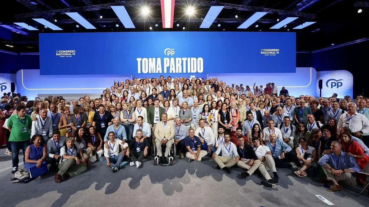 Juan L&aacute;zaro. ICAL. Foto de familia del Partido Popular de Castilla y Le&oacute;n en el 21 congreso nacional del partido