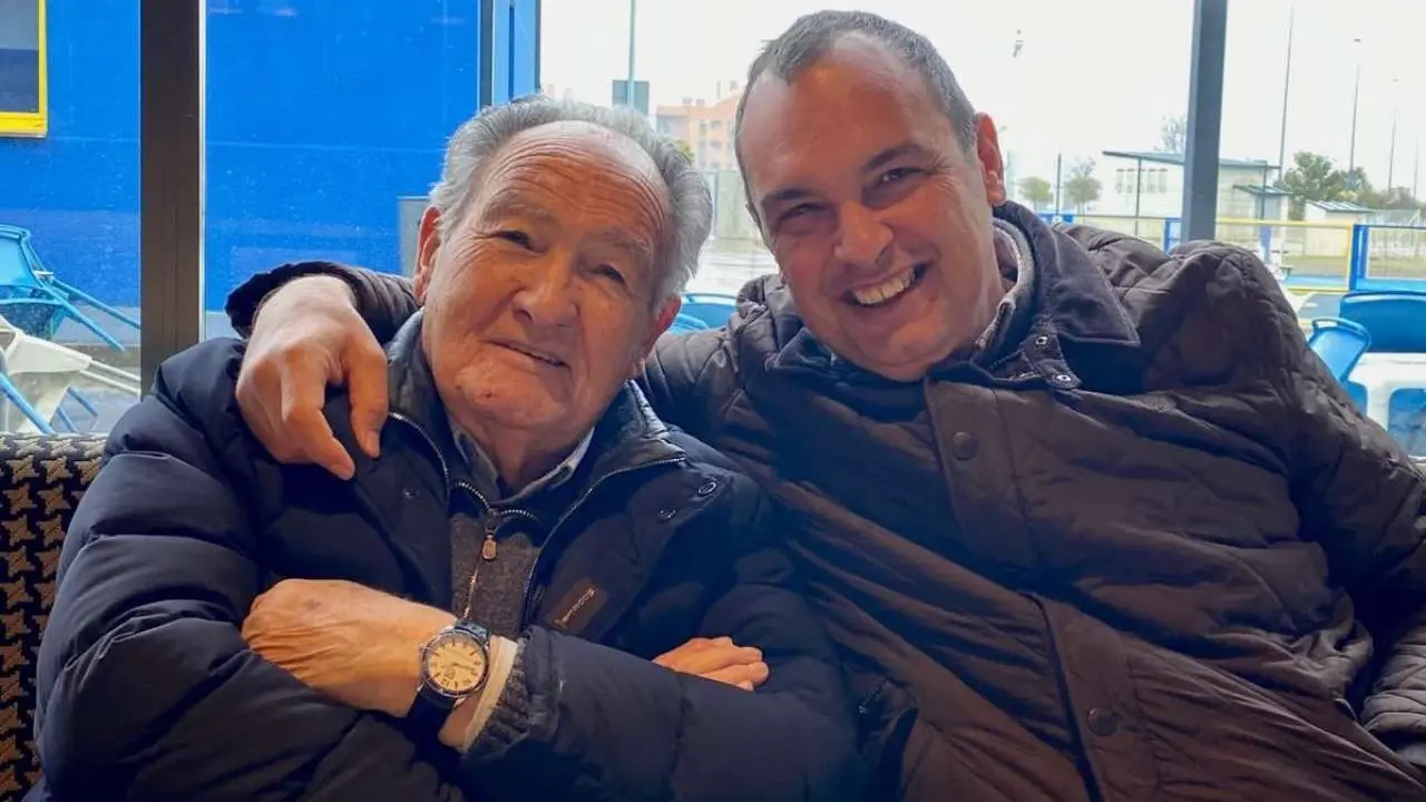 Gaspar Luengo y uno de sus hijos, Jos&eacute; Pedro. Imagen de las redes sociales de este &uacute;ltimo.