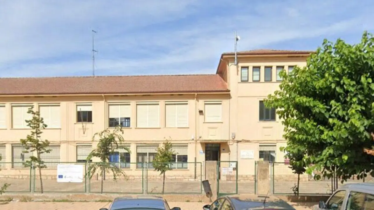 El PSOE de Le&oacute;n propone al equipo directivo del IES Fernando de Castro de Sahag&uacute;n para el Puerro de Oro 2025.