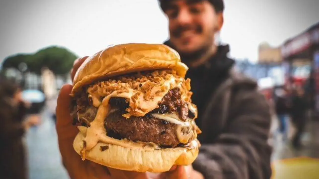 La final de la &ldquo;Mejor hamburguesa de Espa&ntilde;a&rdquo; se celebrar&aacute; en diciembre, y participar&aacute;n los 35 establecimientos m&aacute;s votados durante la ruta 2025. 