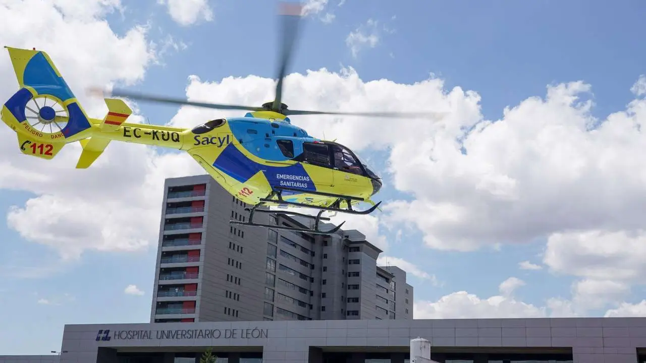 Helic&oacute;ptero sanitario en el Hospital de Le&oacute;n. | ICAL