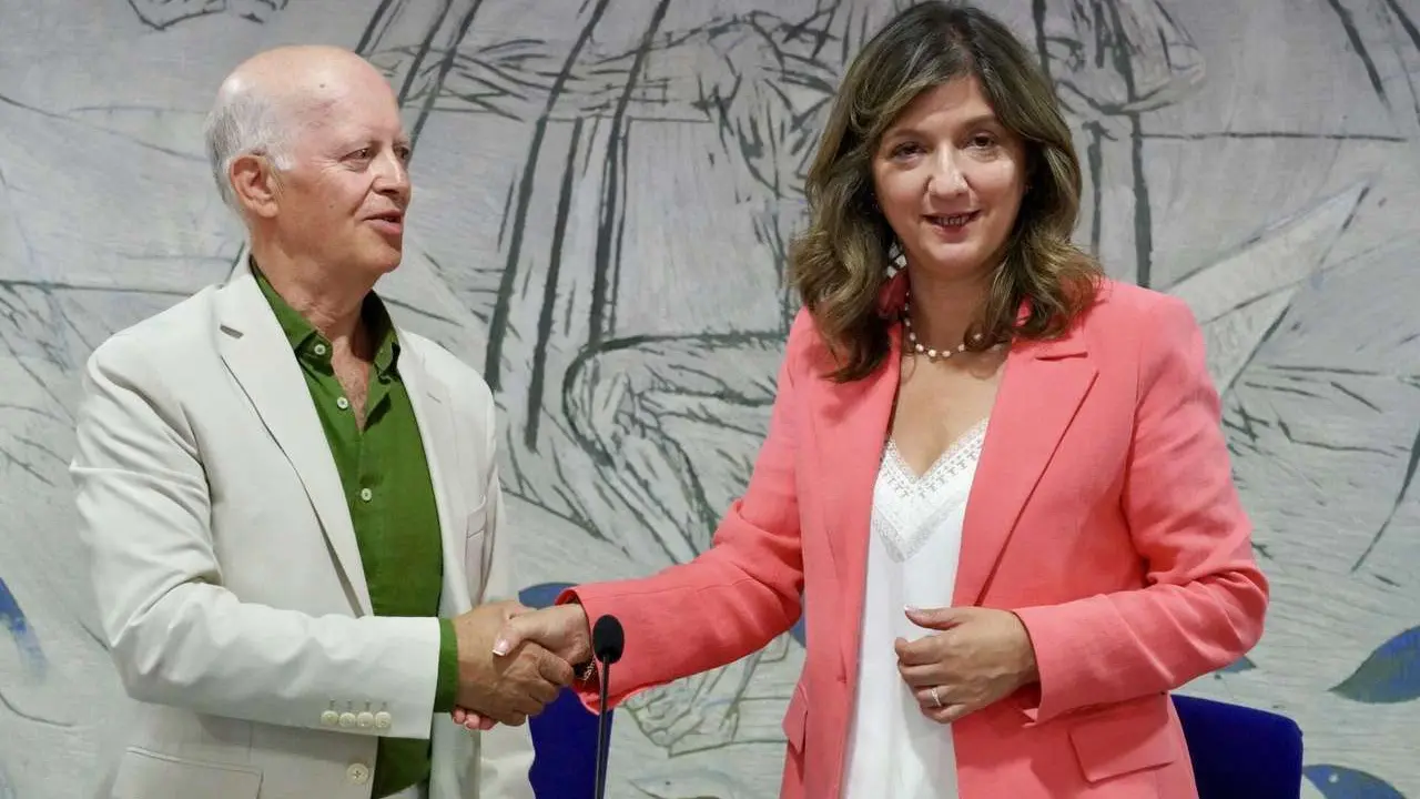 La rectora de la Universidad de Le&oacute;n, Nuria Gonz&aacute;lez, y el presidente del Patronato de la Fundaci&oacute;n Reserva de la Biosfera Alto Bernesga, Antonio Garc&iacute;a, firman un convenio marco de colaboraci&oacute;n entre ambas instituciones.