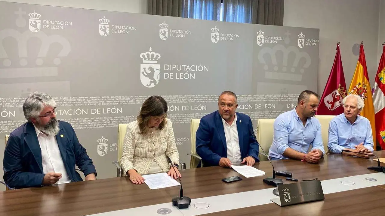 La Diputaci&oacute;n de Le&oacute;n acogi&oacute; este jueves la firma del convenio con la Universidad.