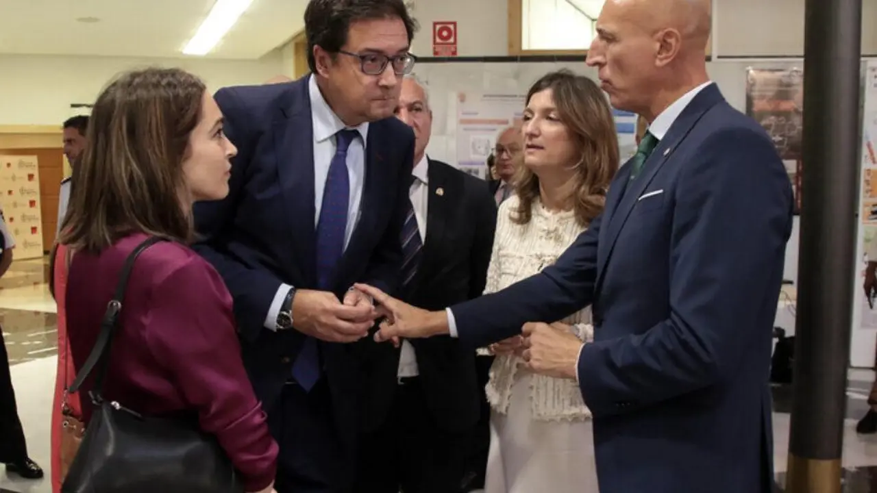 L&oacute;pez y el alcalde de Le&oacute;n, el socialista Jos&eacute; Antonio Diez. | ICAL