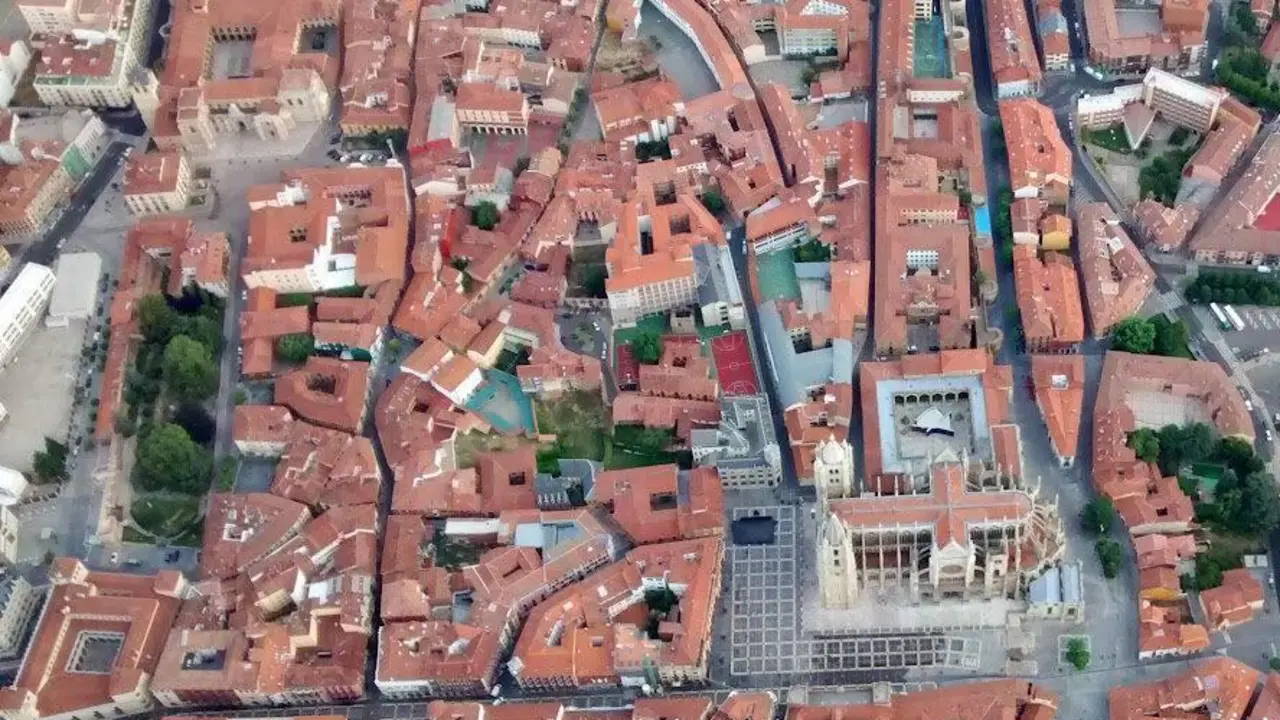 La capital leonesa, a vista de globo. | &Iacute;KARO