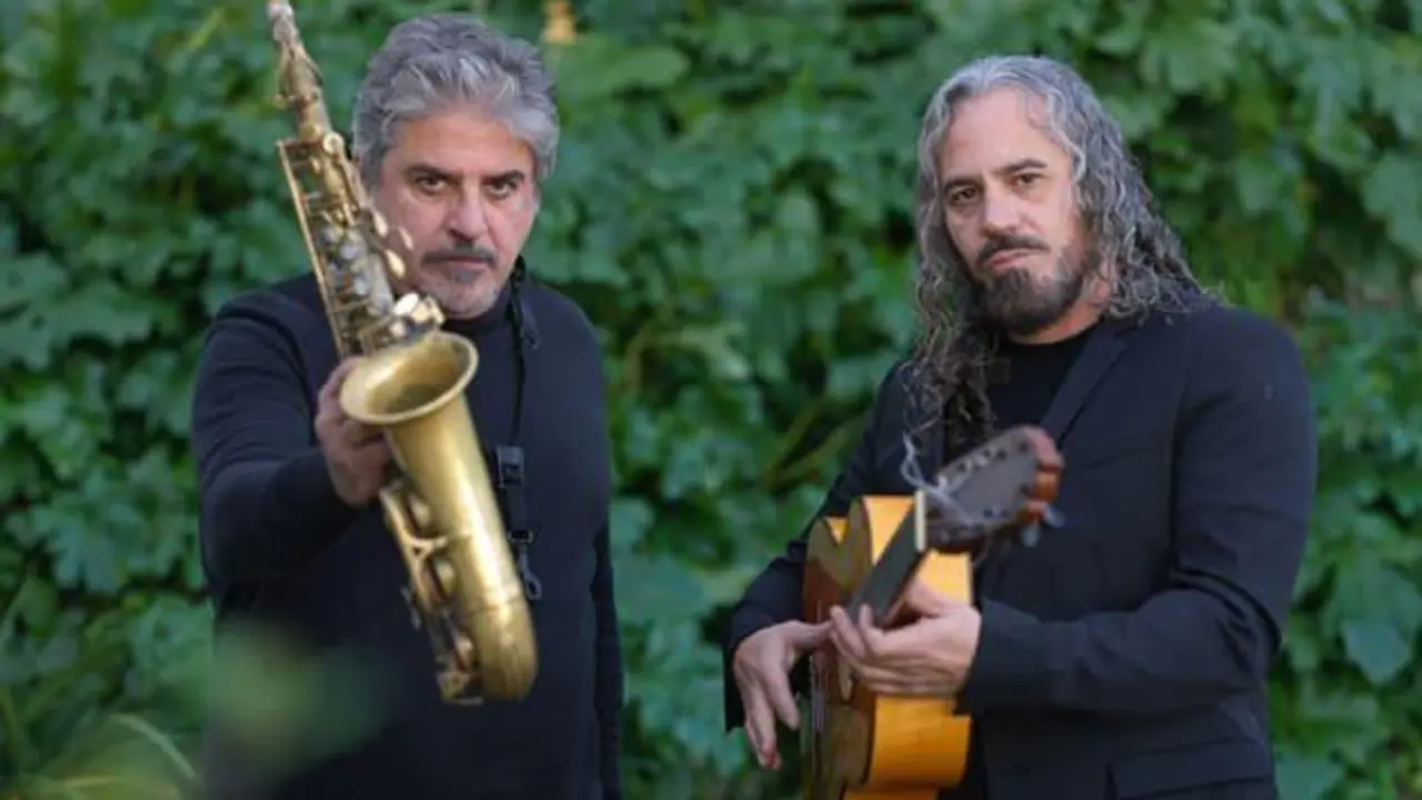 El d&uacute;o 2.Diez est&aacute; formado por Gautama del Campo (saxof&oacute;n) y Ezequiel Reina (guitarra).