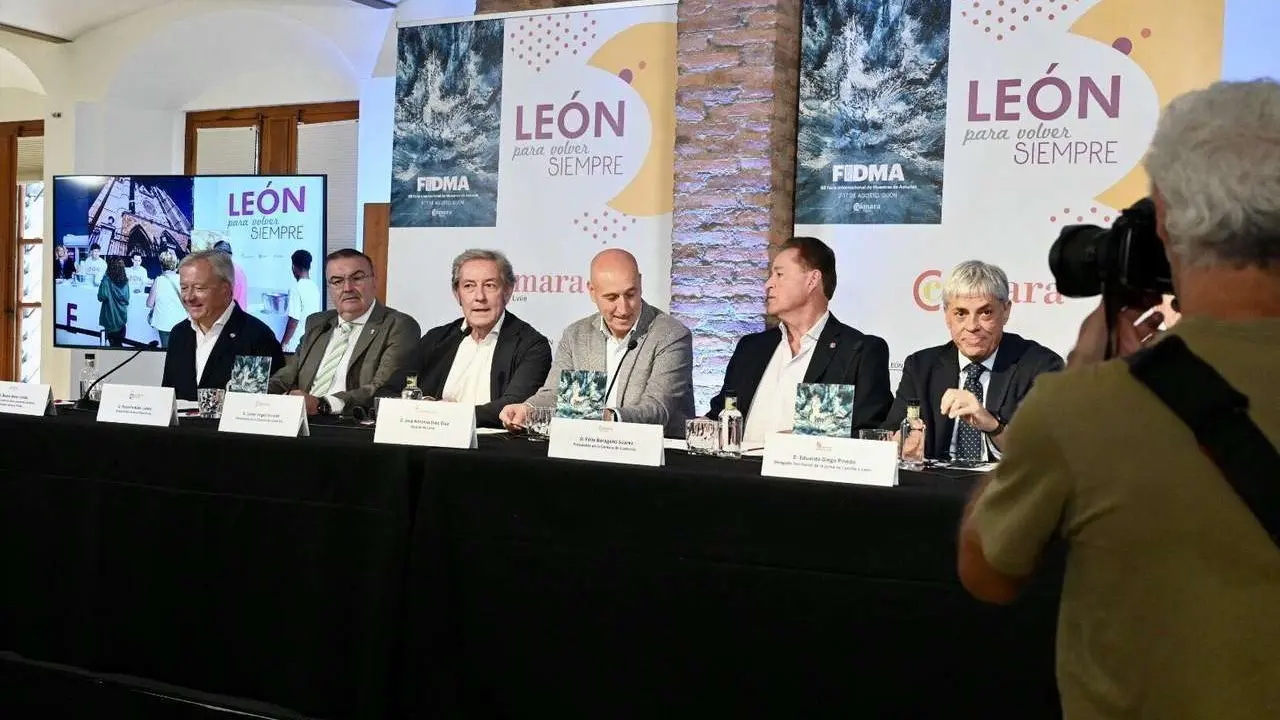 Acto de presentaci&oacute;n de la 68 edici&oacute;n de la Feria Internacional de Muestras de Asturias, con la participaci&oacute;n de los presidentes de las C&aacute;maras de Comercio de Le&oacute;n y Gij&oacute;n, Javier Vega y F&eacute;lix Barga&ntilde;o; el alcalde de Le&oacute;n, Jos&eacute; Antonio Diez; el delegado territorial de la Junta, Eduardo Diego; el vicepresidente de la Diputaci&oacute;n, Roberto Aller, y el director general de la Feria, &Aacute;lvaro Alonso.
