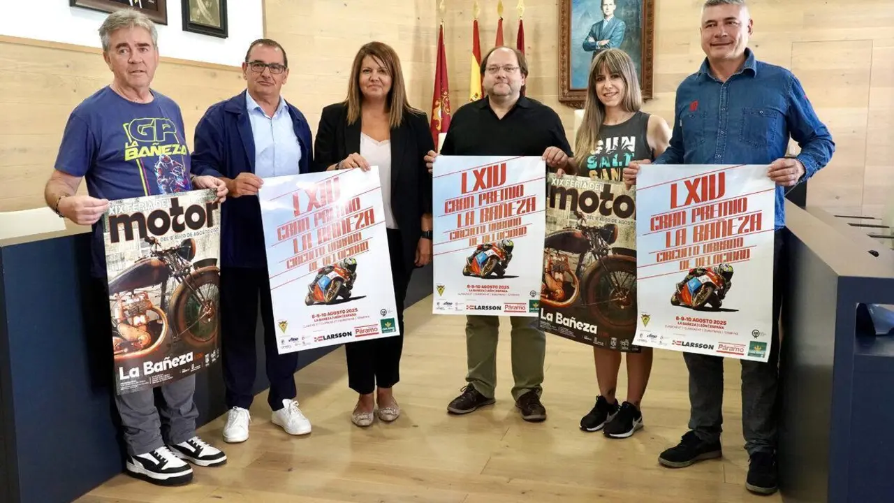 El alcalde de La Ba&ntilde;eza, Javier Carrera, el director de Comunicaci&oacute;n de Caja Rural, Narciso Prieto, y representantes de La 8 Le&oacute;n presentaron la retransmisi&oacute;n del Gran Premio de Velocidad Ciudad de La Ba&ntilde;eza. | ICAL