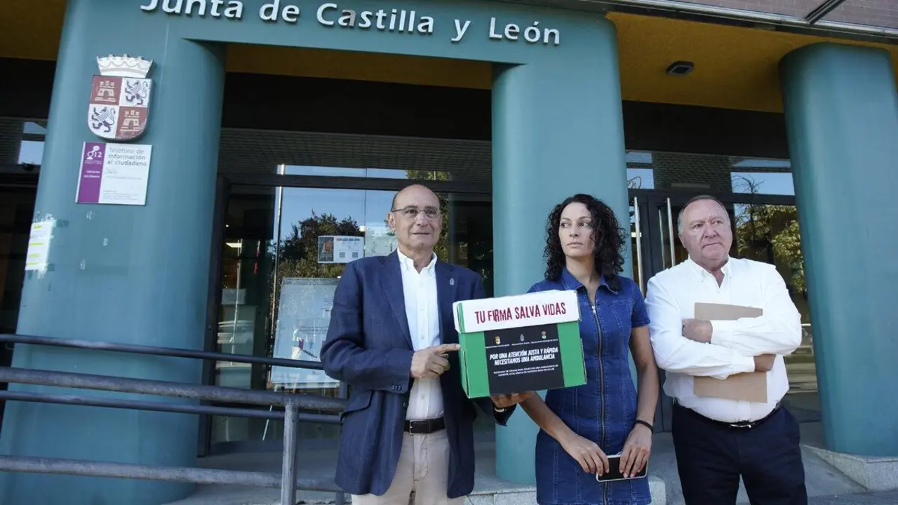 Los alcaldes de la zona de Toreno reclaman una ambulancia permanente para el Centro de Salud de Toreno. | ICAL