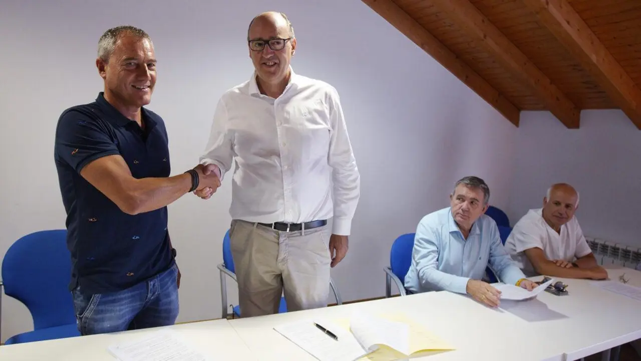 Firma del convenio de la pizarra de Castilla y Le&oacute;n. | ICAL
