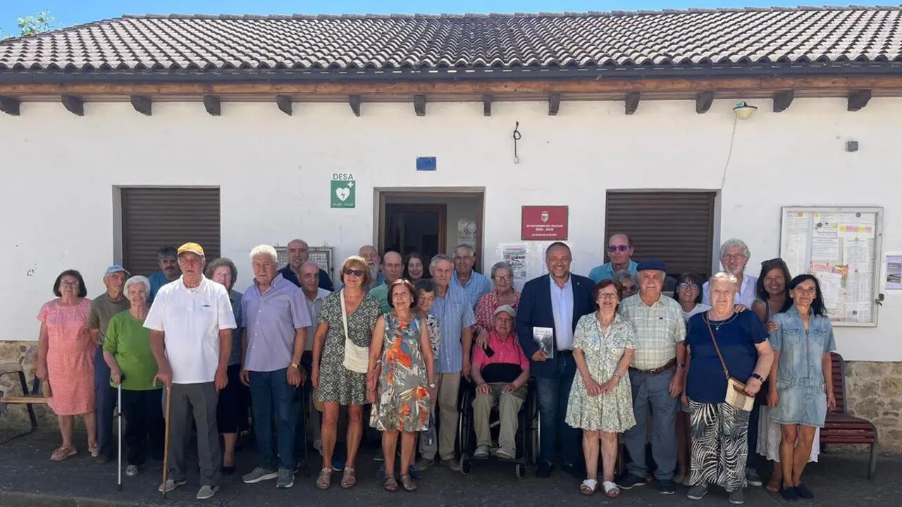 El presidente de la Diputaci&oacute;n particip&oacute; en el acto en el lugar donde su madre fue maestra en los a&ntilde;os 50.