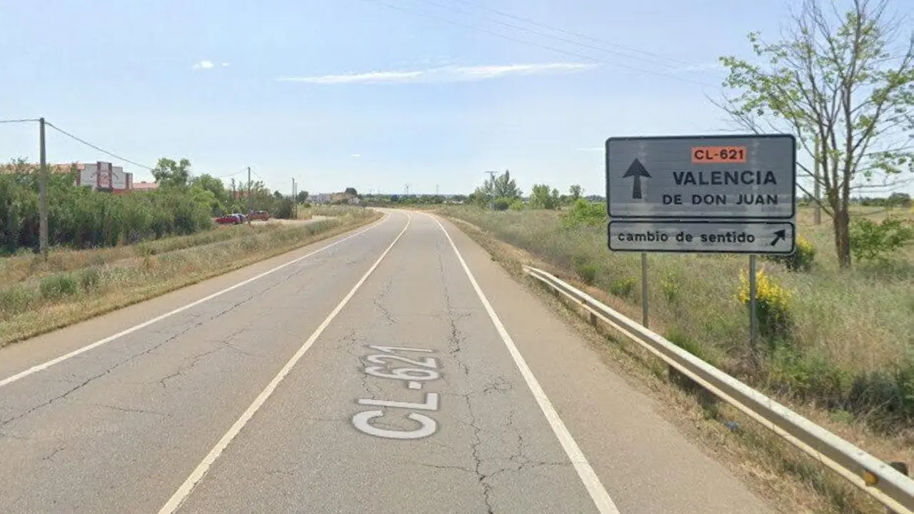 CL-621 a la altura de Valencia de Don Juan