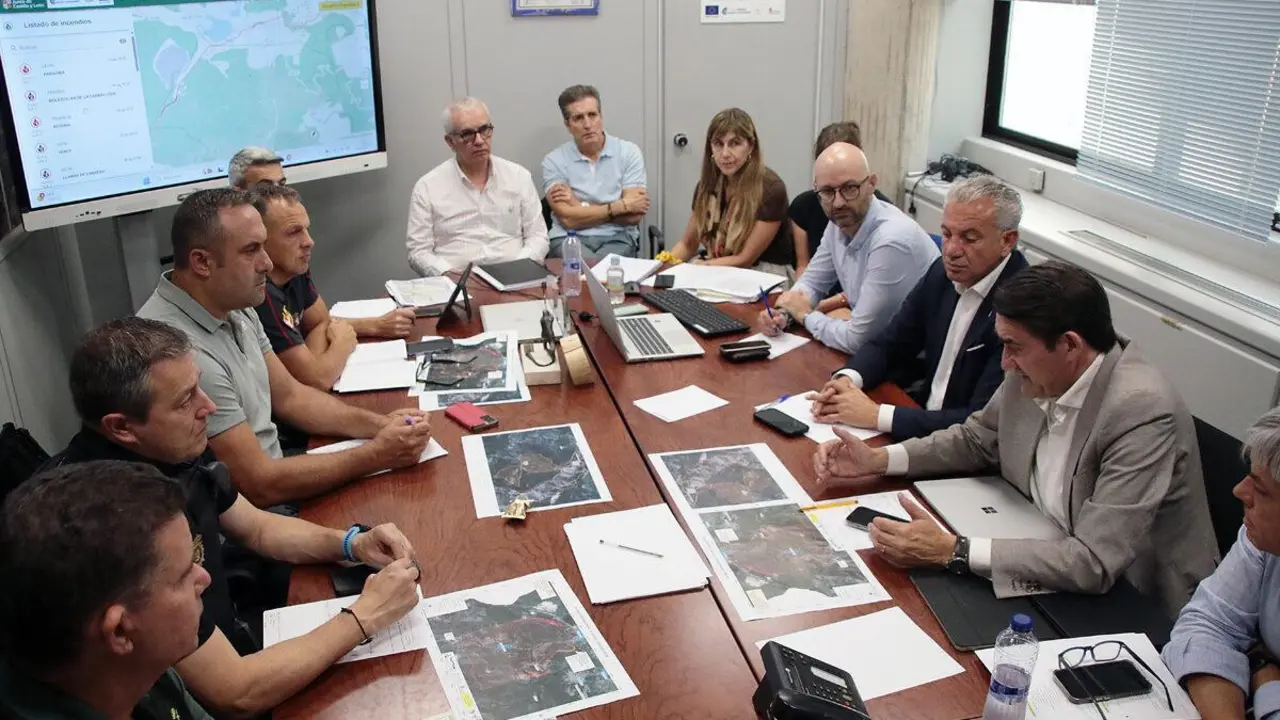 Su&aacute;rez-Qui&ntilde;ones presidi&oacute; este lunes la reuni&oacute;n del Cecopi en Le&oacute;n. | ICAL
