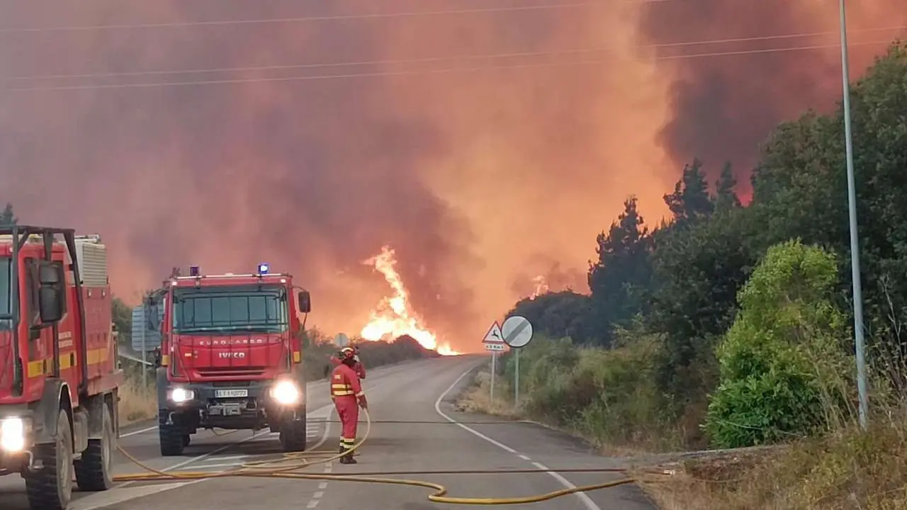 Casas afectadas por el incendio en el pueblo de Las M&eacute;dulas ((Le&oacute;n)