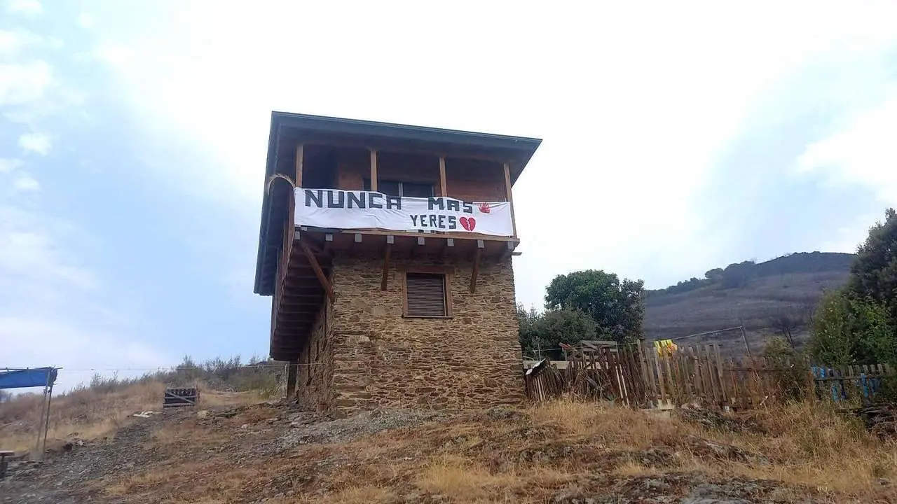 El bombero de 57 a&ntilde;os fallecido anoche que vino desde Soria para ayudar, trabajaba este domingo en la extinci&oacute;n del incendio originado la semana pasada en Yeres.