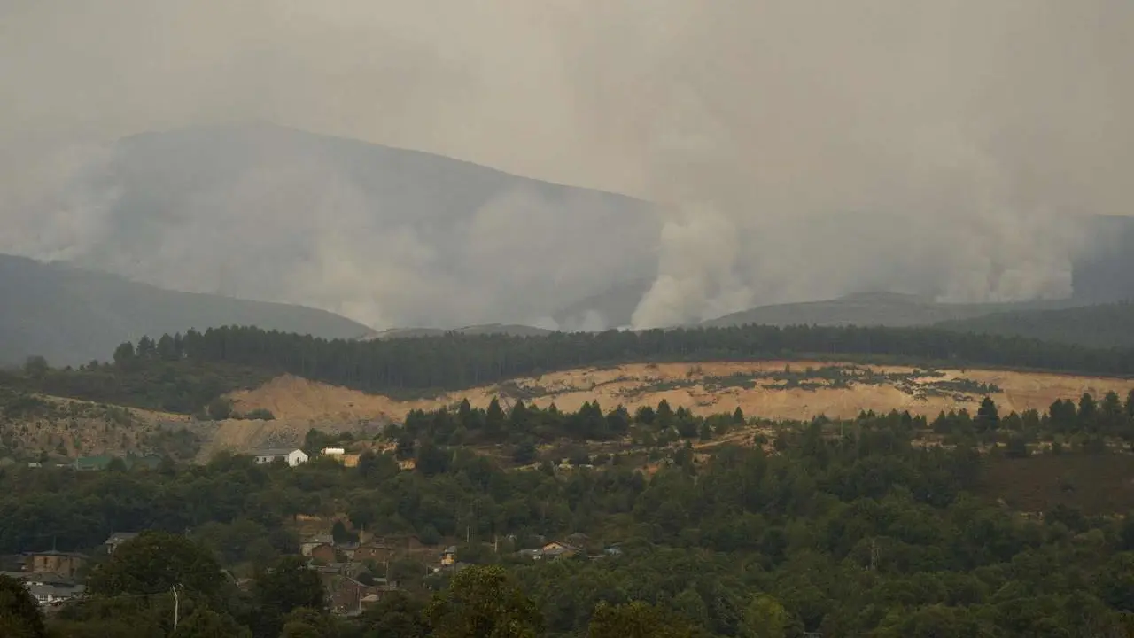 El incendio en Anllares del Sil (Le&oacute;n). | ICAL