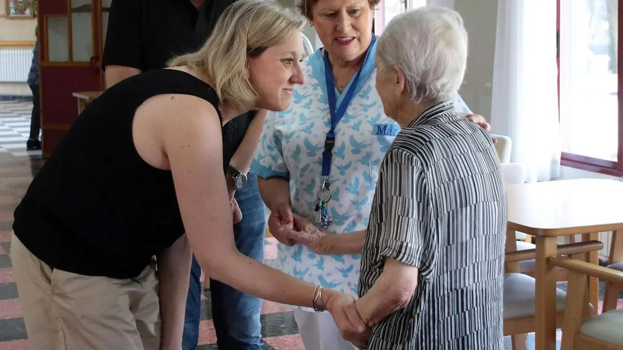 Peio Garc&iacute;a. ICAL. La vicepresidenta de la Junta de Castilla y Le&oacute;n y consejera de Familia e Igualdad de Oportunidades, Isabel Blanco, visita la residencia Villa de Alija