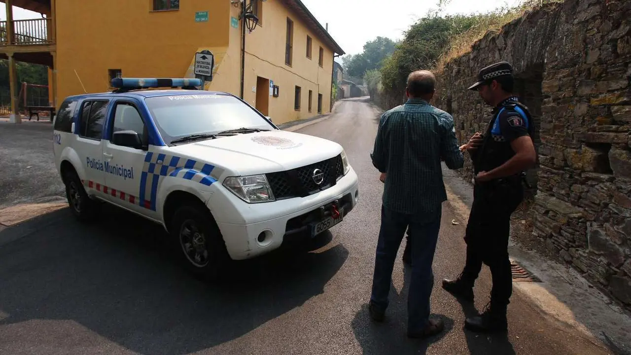 C&eacute;sar Hornija. ICAL. Vecinos desalojados de las localidades bercianas de Pe&ntilde;alba de Santiago, Bouzas, San Crist&oacute;bal de Valdueza, Espinoso de Compludo y Manzanedo de Valdueza por el incendio de Llamas de Cabrera (Le&oacute;n)