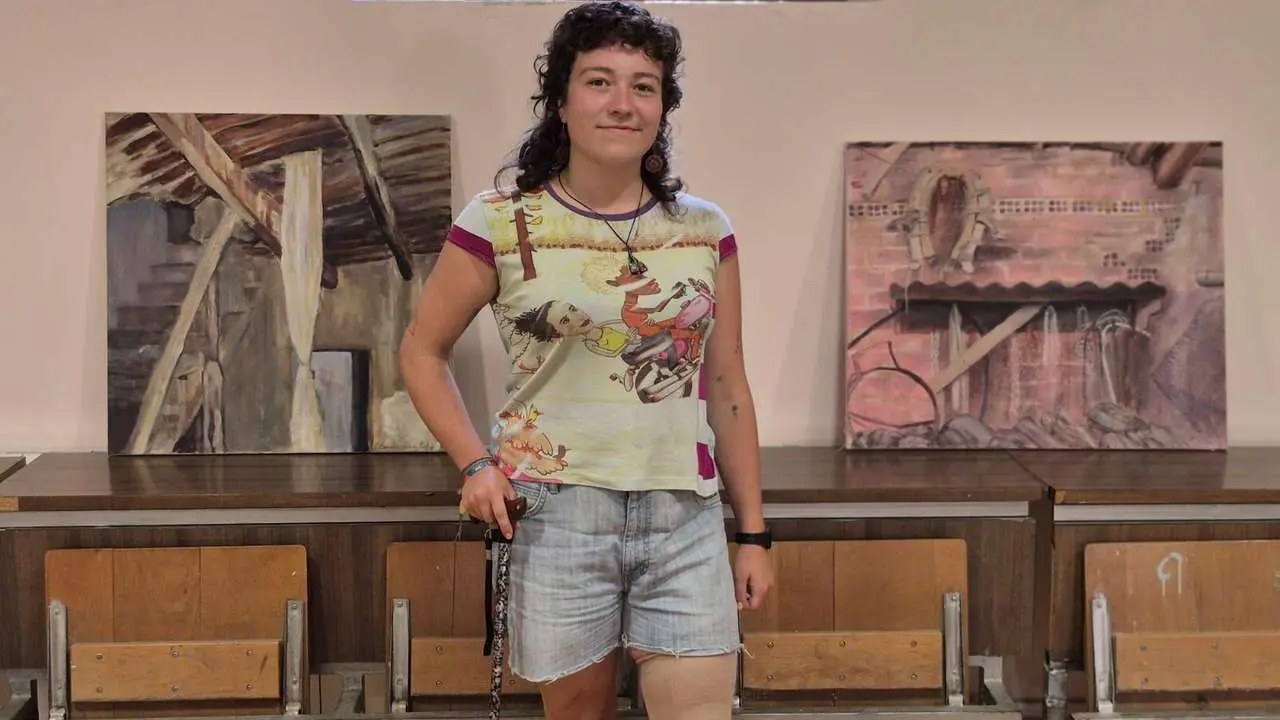 Claudia Ceinos Molaguero exhibe sus pinturas en la Casa de la Villa de Cea hasta el 24 de agosto.