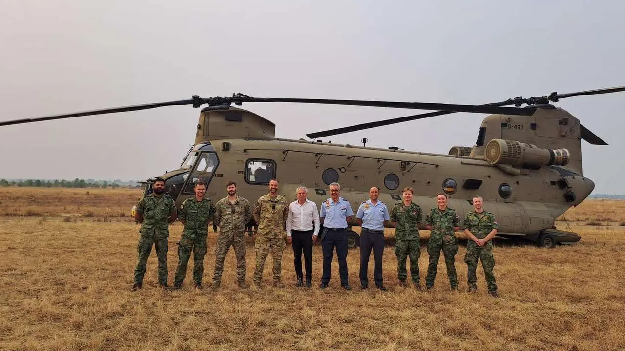 Dos helic&oacute;pteros Chinook llegan a la base a&eacute;rea Virgen del Camino (Le&oacute;n) para participar en el dispositivo de extinci&oacute;n de incendios