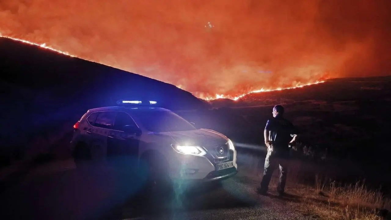 Los incendios forestales han causado en Le&oacute;n tres v&iacute;ctimas mortales y carreteras muy da&ntilde;adas.