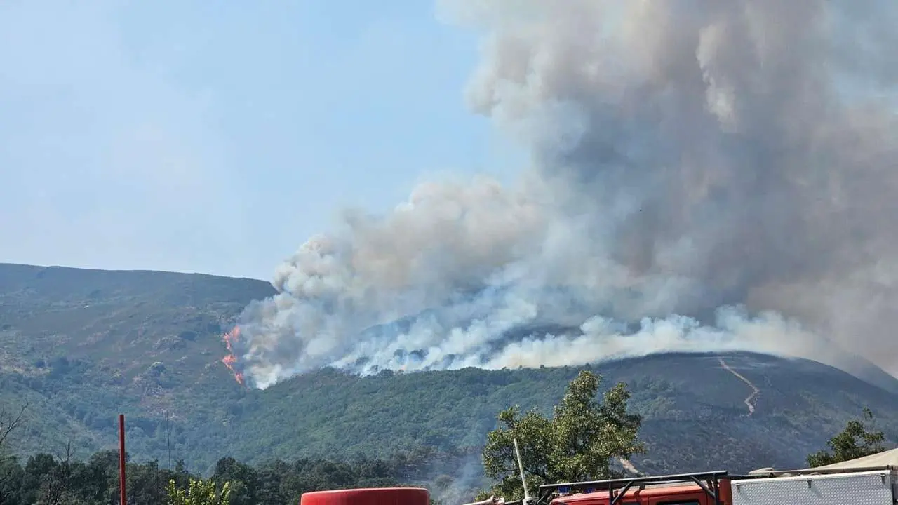 Incendio San Cipri&aacute;n de Sanabria, Zamora. Le&oacute;n24horas