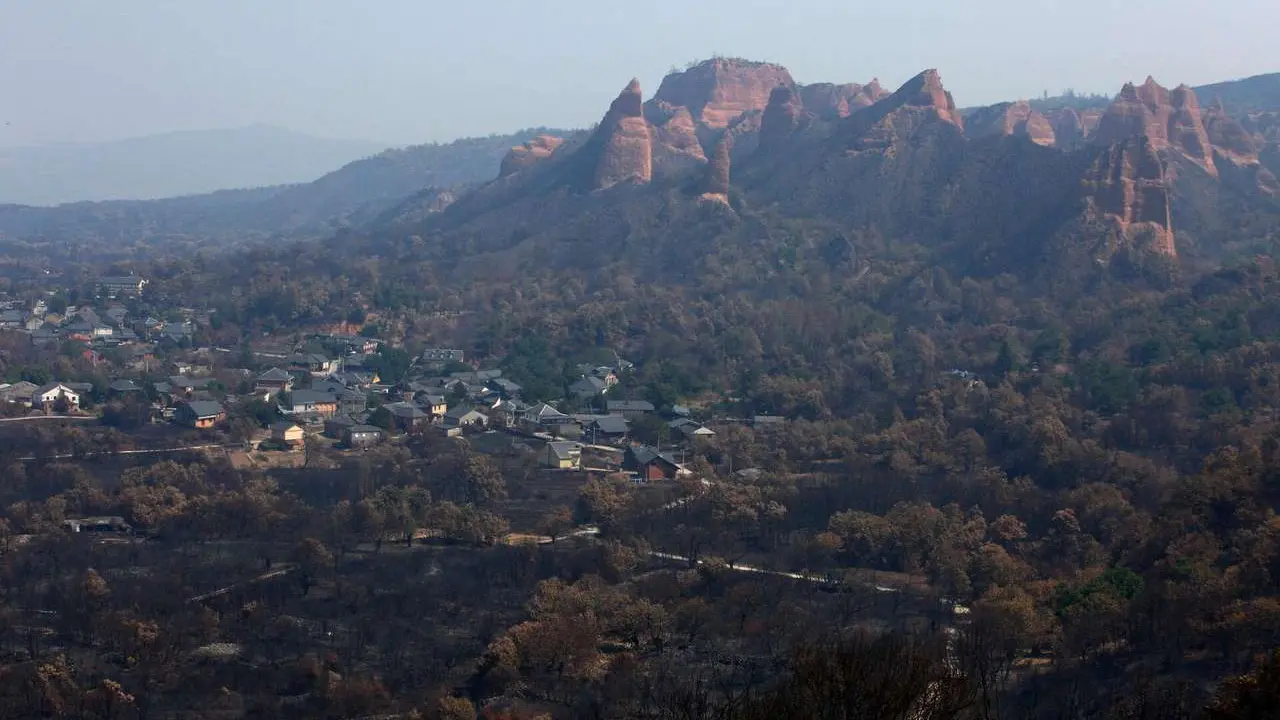 C&eacute;sar Hornija. ICAL. Efectos del incendio iniciado en la localidad de Yeres (Le&oacute;n), y que ha afectado al paraje de Las M&eacute;dulas