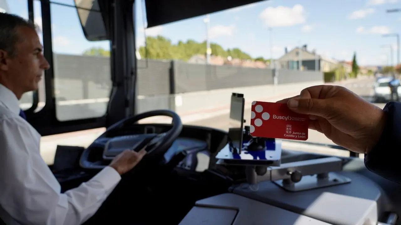La tarjeta Buscyl para transporte gratuito ya est&aacute; activa en Castilla y Leon. | ICAL