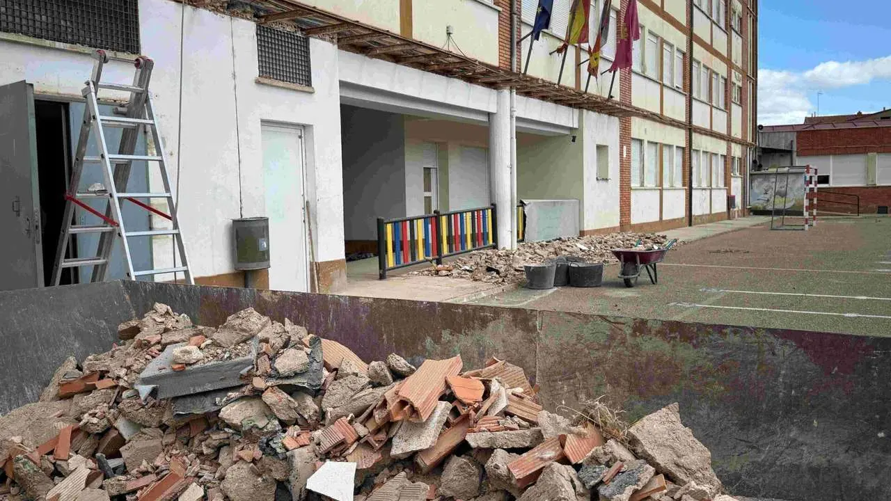 Obras en el colegio Trepalio de Trobajo del Camino
