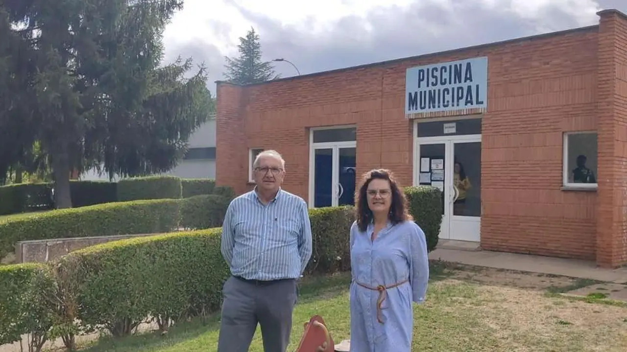 Los concejales de UPL en el Ayuntamiento de La Robla, Felipe Moreira y Susana Mart&iacute;nez,