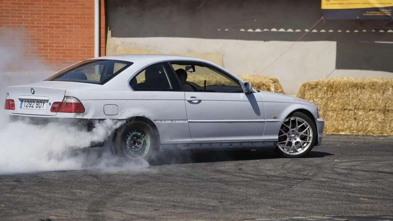 Exhibiciones de drift y ambiente festivo en la tercera edici&oacute;n del Bercianos Motor Show. Fotos: Le&oacute;n 24 Horas