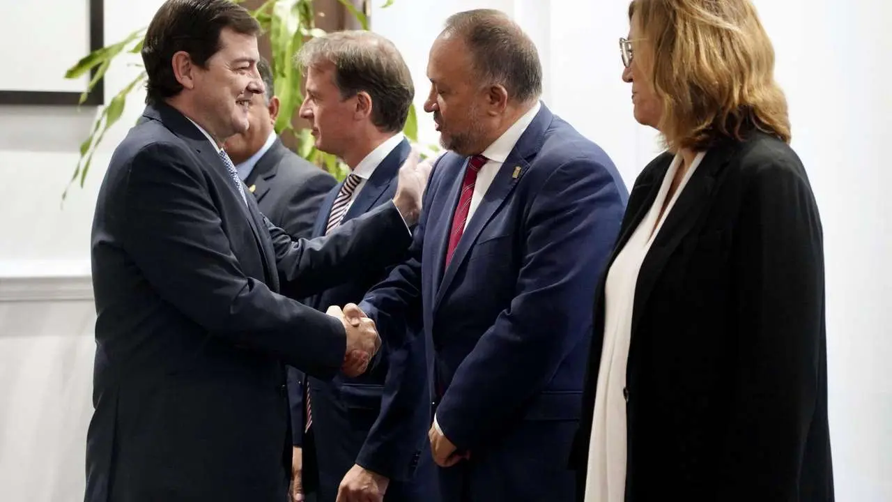 El presidente de la Junta de Castilla y Le&oacute;n, Alfonso Fern&aacute;ndez Ma&ntilde;ueco, mantiene un encuentro con los presidentes de las diputaciones provinciales de la Comunidad. ICAL.