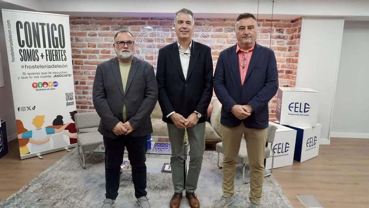 El director general de Feria de Valladolid, Alberto Alonso, el presidente de la Asociaci&oacute;n Provincial de Agencias de Viajes, Jer&oacute;nimo Fern&aacute;ndez, y el presidente de la Asociaci&oacute;n Hosteler&iacute;a de Le&oacute;n, &Oacute;scar Garc&iacute;a, presentan la pr&oacute;xima edici&oacute;n de Intur Negocios