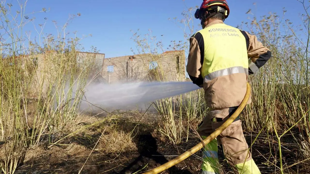 Incendio en la localidad leonesa de Quintana de Raneros. Campillo