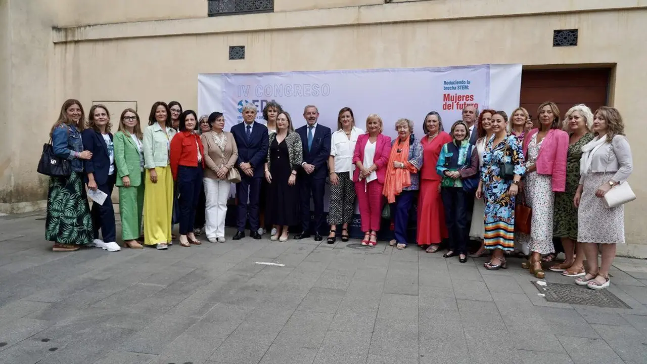 La consejera de Industria, Comercio y Empleo, Leticia Garc&iacute;a, inaugura la jornada central del IV Congreso de Mujeres Empresarias EDA 2025. | ICAL