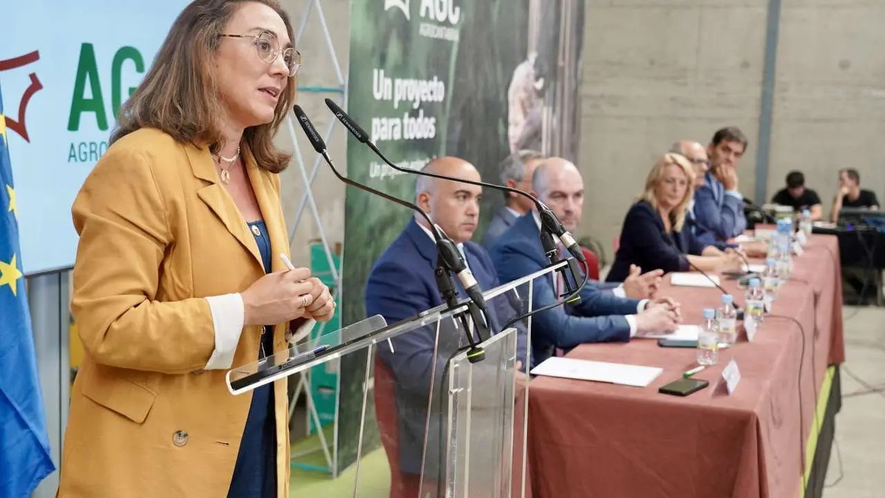 La consejera de Agricultura, Ganader&iacute;a y Desarrollo Rural, Mar&iacute;a Gonz&aacute;lez Corral, asiste al acto inaugural de las nuevas instalaciones de la Cooperativa LAR-Agrocantabria. ICAL. 