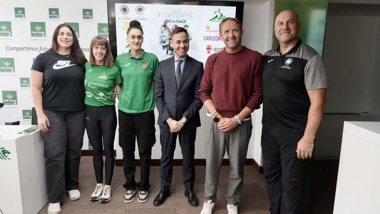 Acto de presentaci&oacute;n del acuerdo de colaboraci&oacute;n en el Club Deportivo Atletismo de Le&oacute;n y Caja Rural para la temporada 2025-2026. Ical