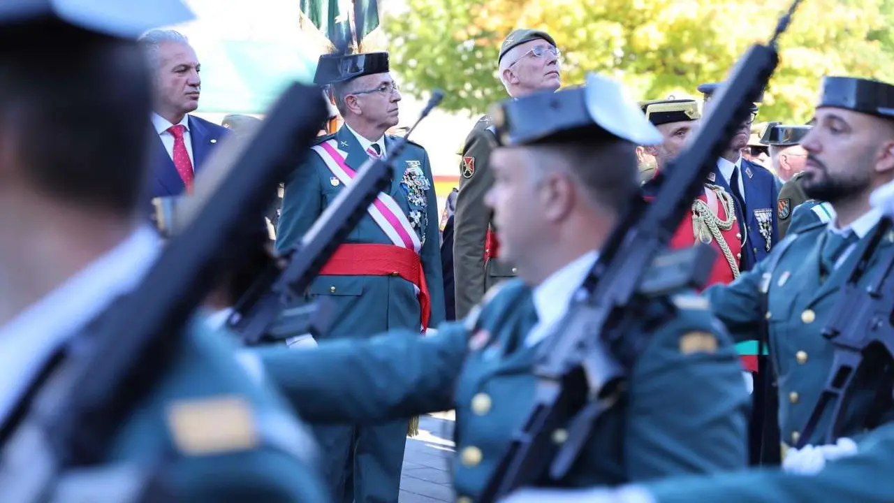 Autoridades y Guardia Civil en el acto del Pilar en San Marcos. | Le&oacute;n 24 Horas. Campillo ICAL