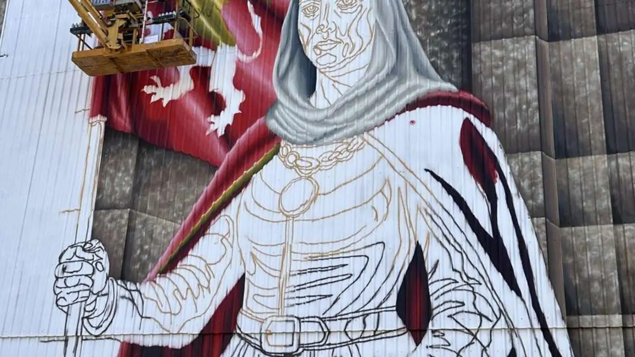 El mural es visible desde el Puente Canto | APL - Le&oacute;n24Horas