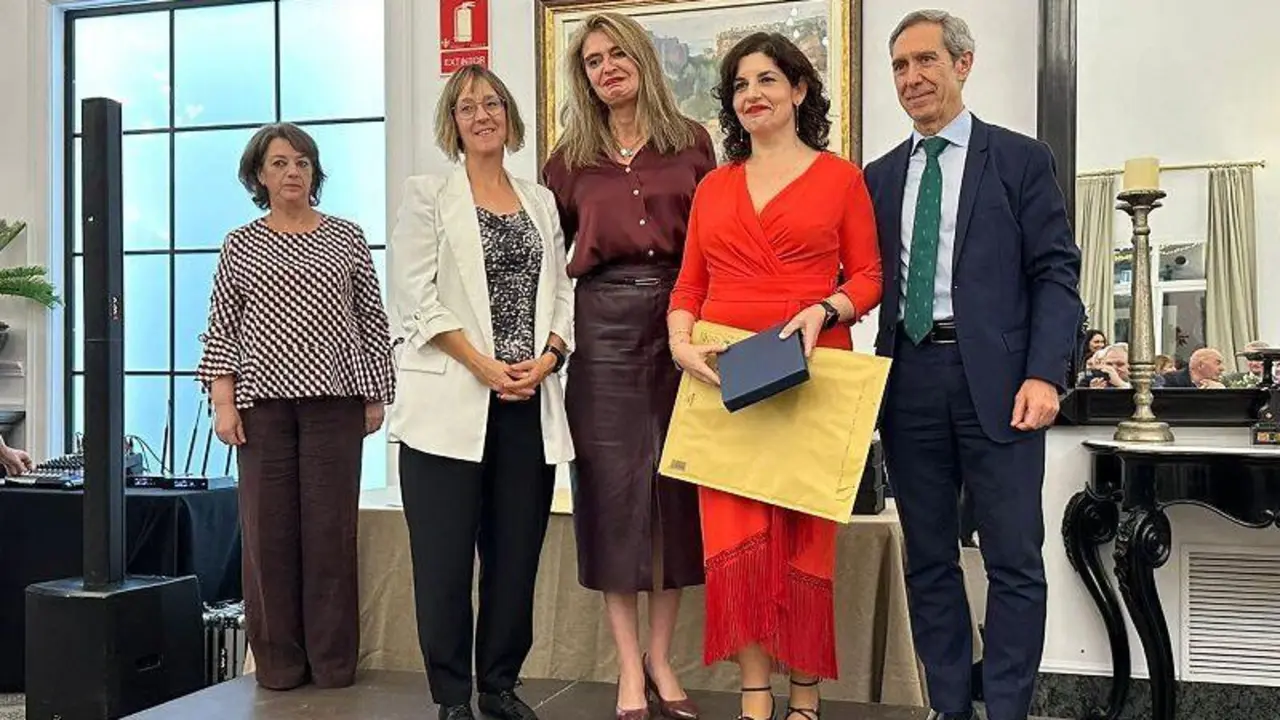 La doctora Mar&iacute;a Ballesteros (segunda por la derecha), jefa de Endocrinolog&iacute;a del Hospital de Le&oacute;n, Medalla de la Fundaci&oacute;n Seen.