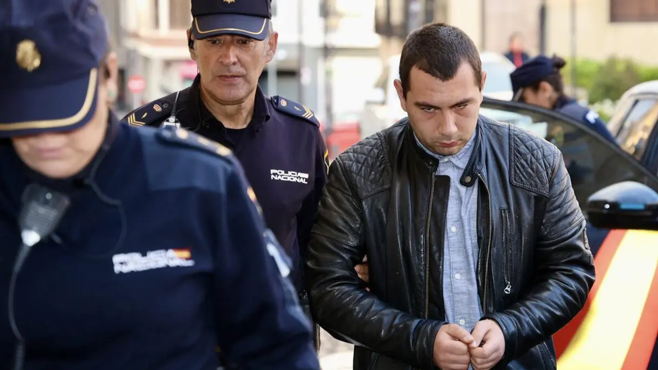 La Audiencia Provincial de Le&oacute;n acoge la primera sesi&oacute;n del juicio contra A.R.T.S., al que se le acusa de los delitos de asesinato y amenazas en el &aacute;mbito familiar tras el crimen de su madre en la navidad de 2022. | ICAL