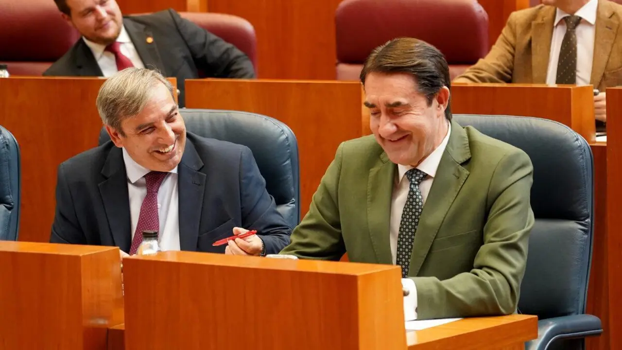 El consejero leon&eacute;s Su&aacute;rez-Qui&ntilde;ones, este martes durante la primera sesi&oacute;n del pleno de las Cortes de Castilla y Le&oacute;n. | ICAL