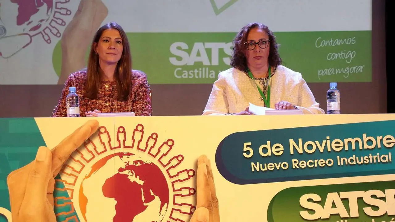 La presidenta del Sindicato de Enfermer&iacute;a, Satse, Laura &Aacute;frica Villase&ntilde;or y la secretaria general auton&oacute;mica de Satse en Castilla y Le&oacute;n, Mercedes Gago L&oacute;pez, inauguran el VI Congreso de Investigaci&oacute;n Satse Castilla y Le&oacute;n &lsquo;Liderando el cuidado&rsquo;. Ical. 