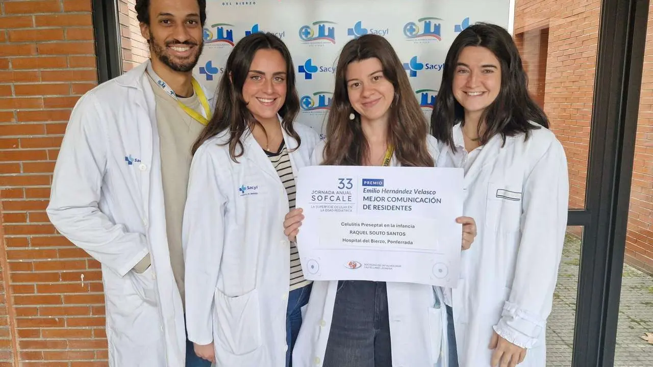 Los residentes de Oftalmolog&iacute;a del Hospital del Bierzo Juan Ignacio Arthur, Blanca Romera, Raquel Souto y Leire Pe&ntilde;a.