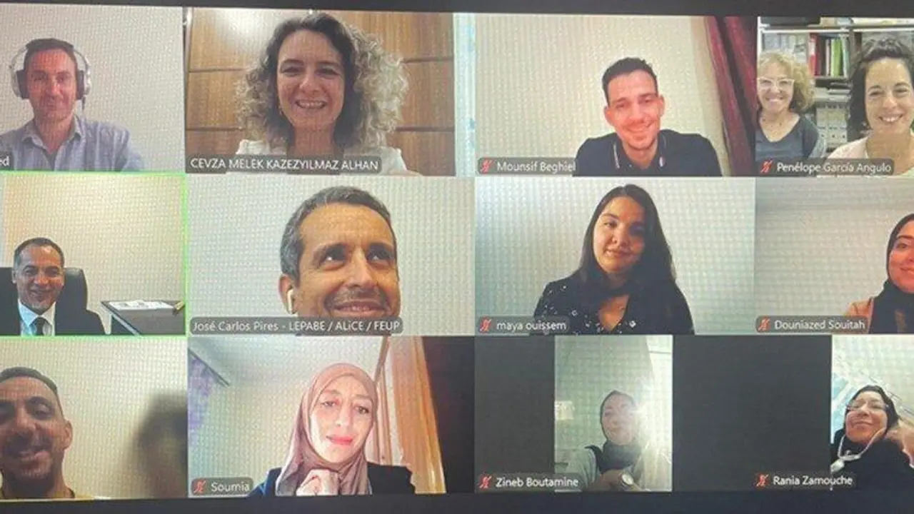 Primera reuni&oacute;n online de proyecto Phybiomed. Arriba a la izquierda, el coordinador de proyecto, doctor Lokmane Abdelouahed. Arriba a la derecha grupo ULE (M&ordf; Luz Centeno, Pen&eacute;lope Garc&iacute;a-Angulo y Asier Largo-Gosens).