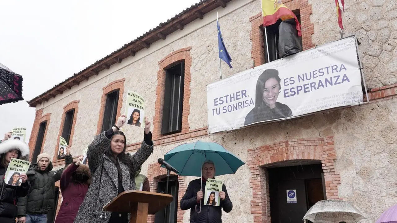 Concentraci&oacute;n en Traspinedo para pedir justicia para Esther L&oacute;pez cuando se cumplieron dos a&ntilde;os de su desaparici&oacute;n y muerte. Pronto har&aacute; cuatro. | ICAL