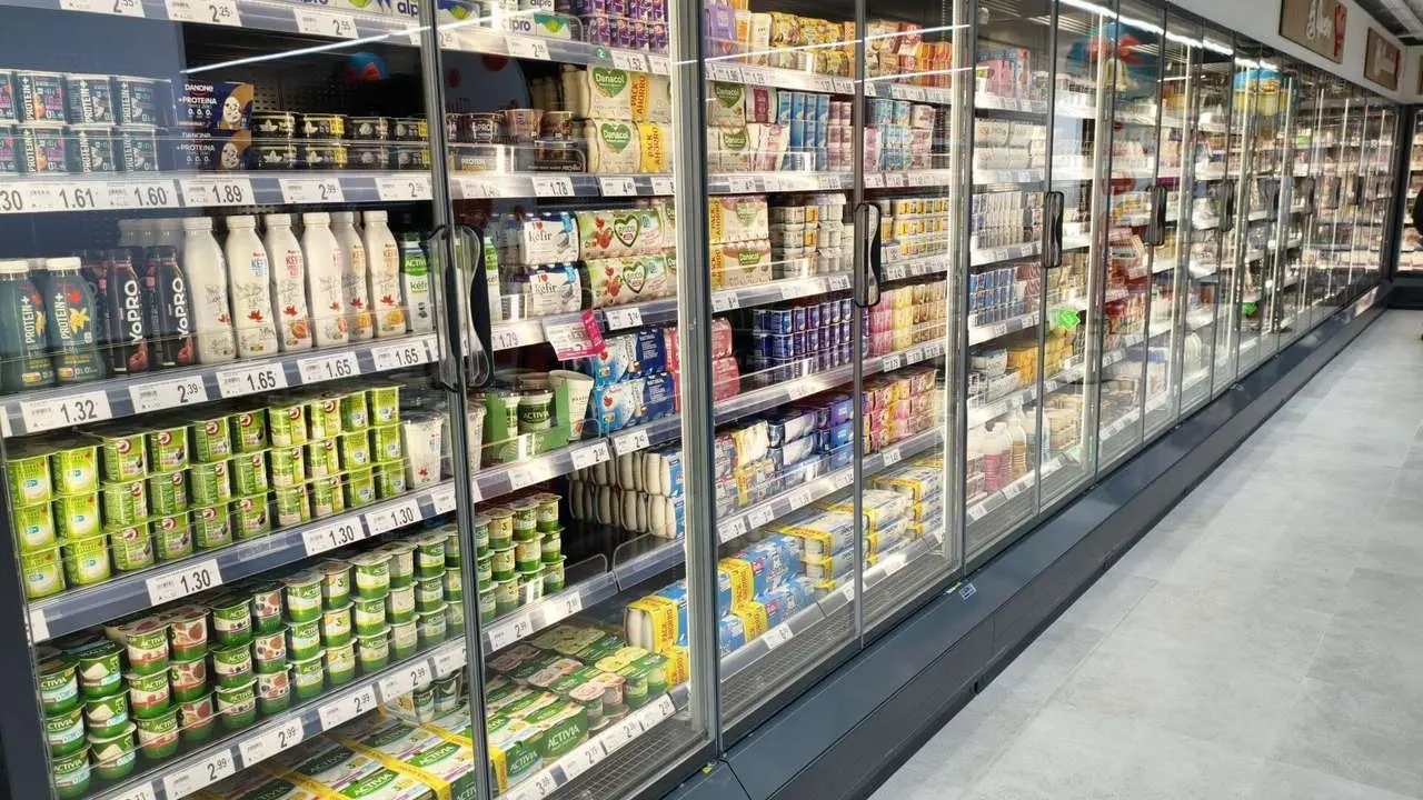 El Alcampo de Eras reabre sus puertas tras una reforma integral de sus instalaciones.