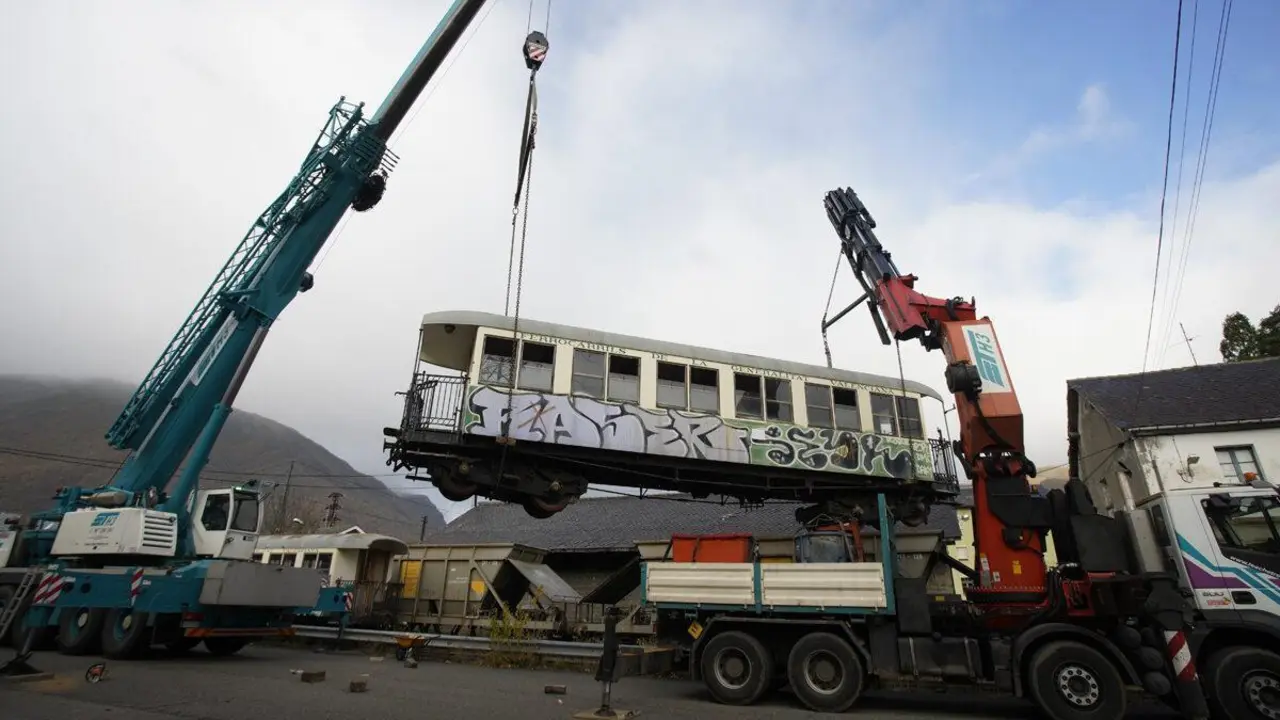 Recepci&oacute;n de los coches de pasajeros del tren tur&iacute;stico Ponfeblino. | ICAL