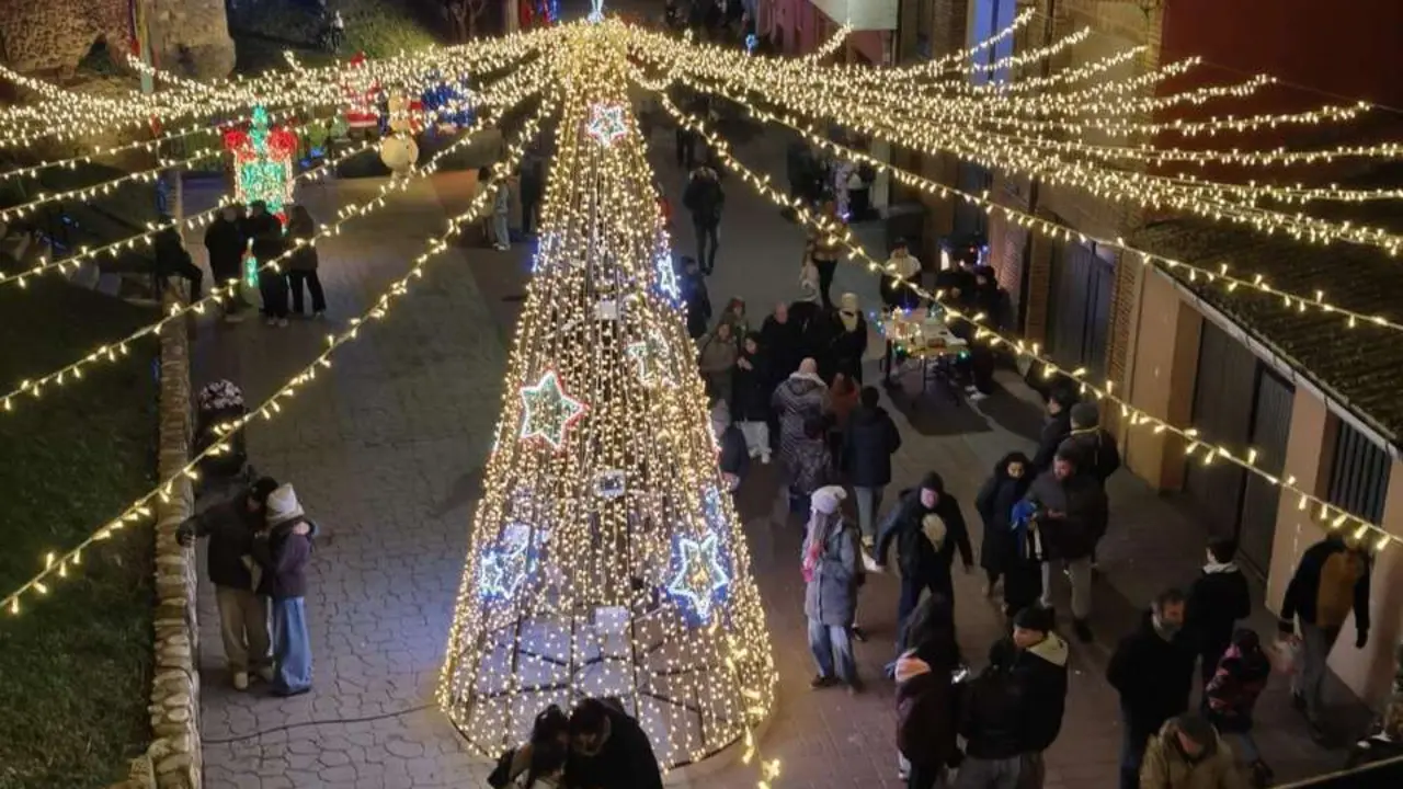 Decoraci&oacute;n navide&ntilde;a en Almanza. Le&oacute;n 24 Horas.